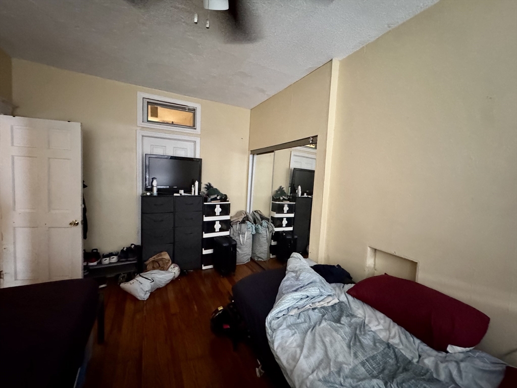 Photo 4 Photo 4