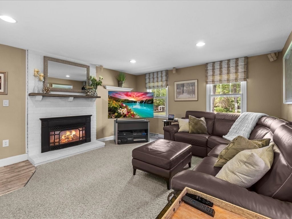 31 Hillcrest Dr