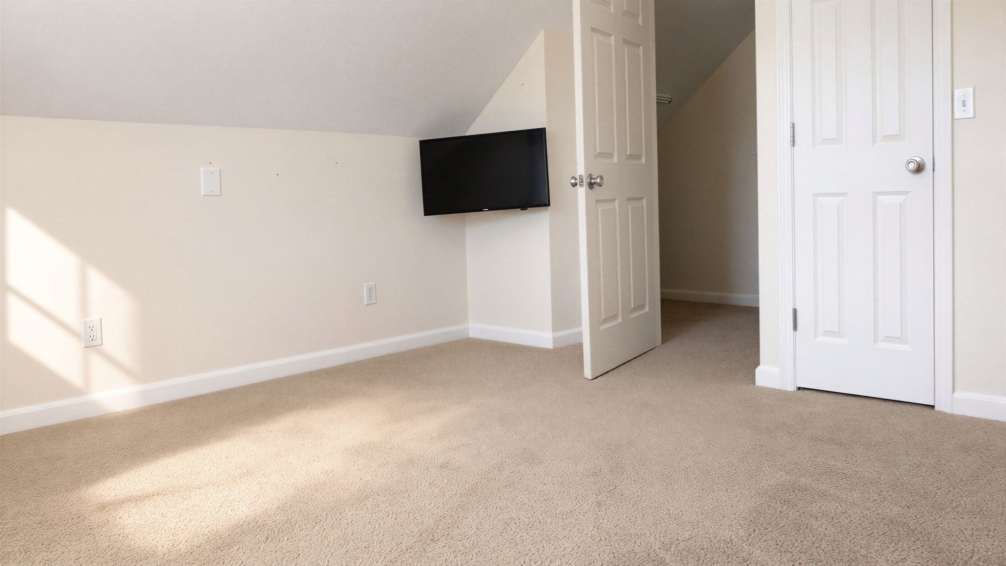 211 Holyoke St, Ludlow, MA Photo #21