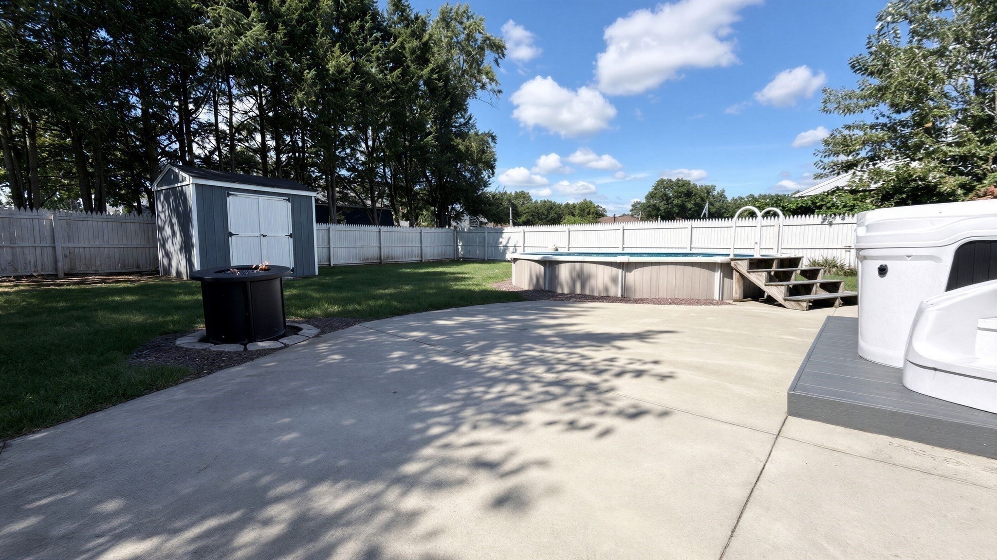 211 Holyoke St, Ludlow, MA Photo #35