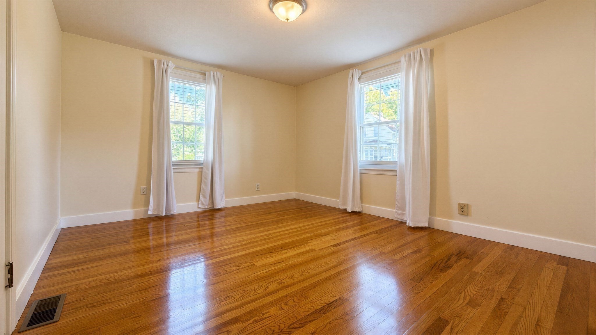 211 Holyoke St, Ludlow, MA Photo #10