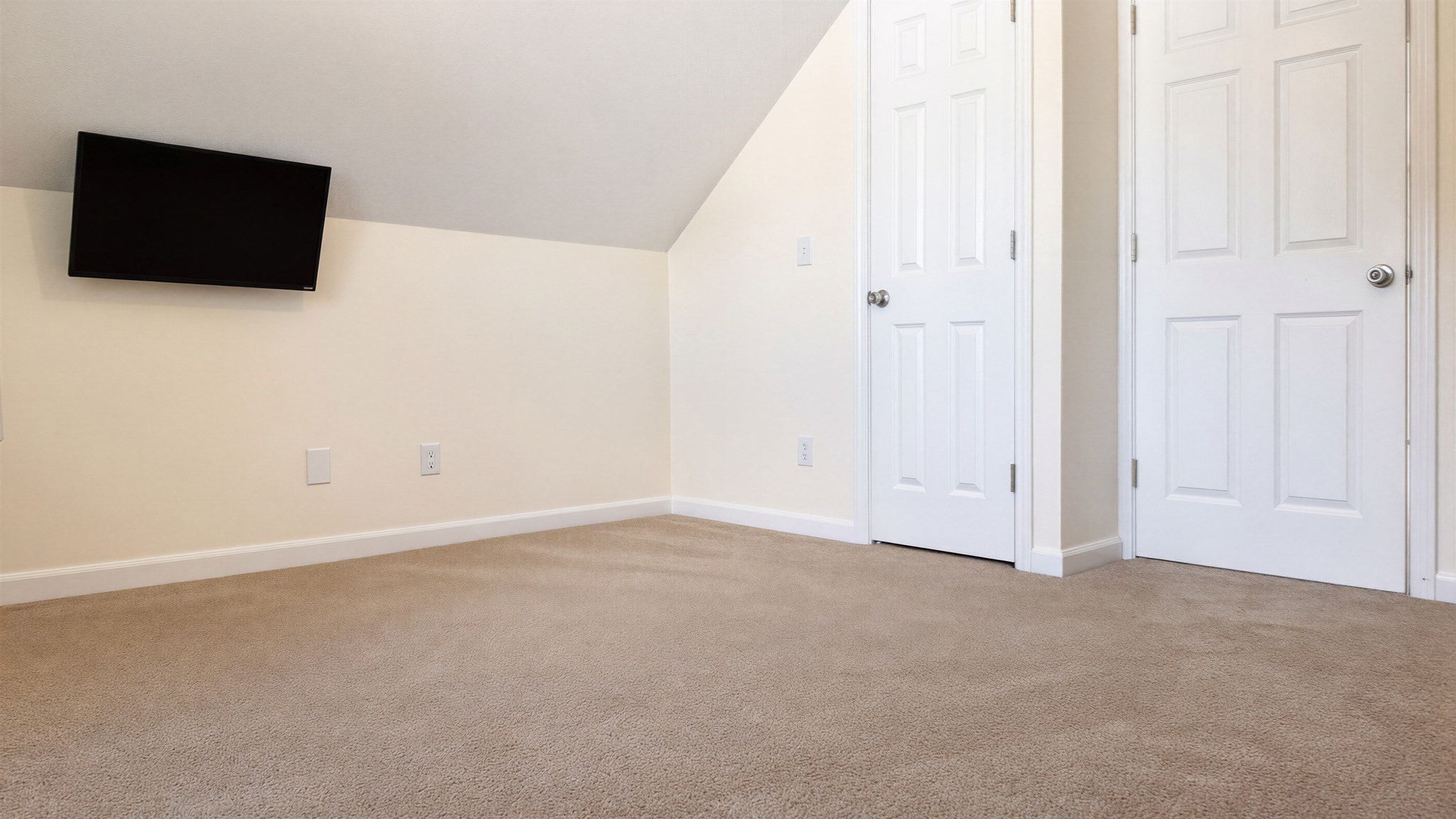 211 Holyoke St, Ludlow, MA Photo #25