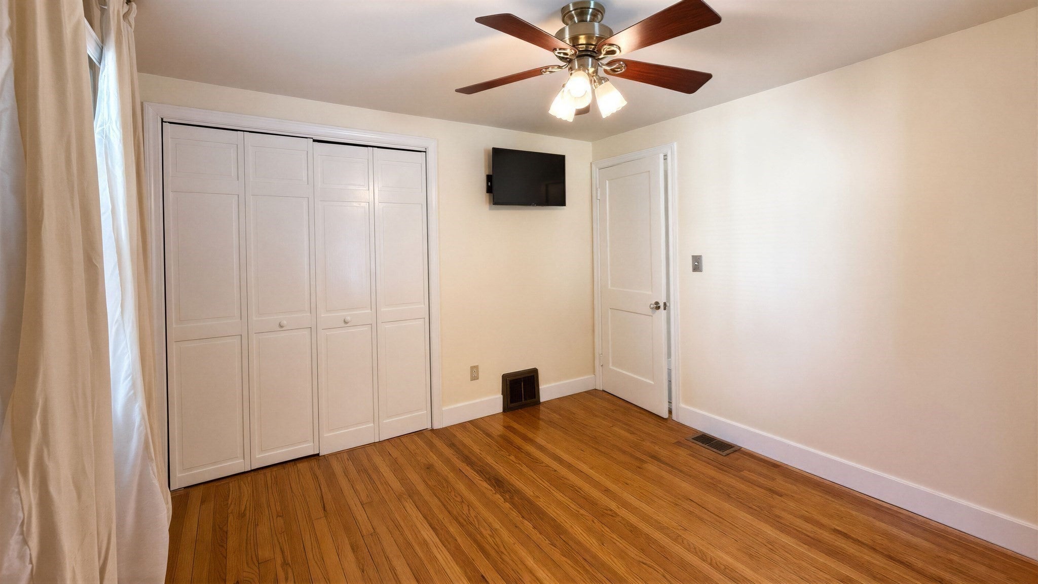 211 Holyoke St, Ludlow, MA Photo #15