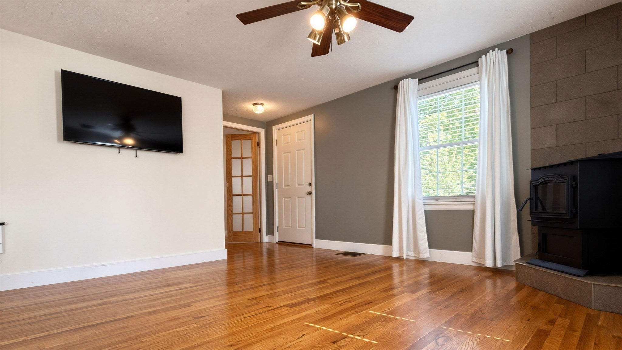 211 Holyoke St, Ludlow, MA Photo #8