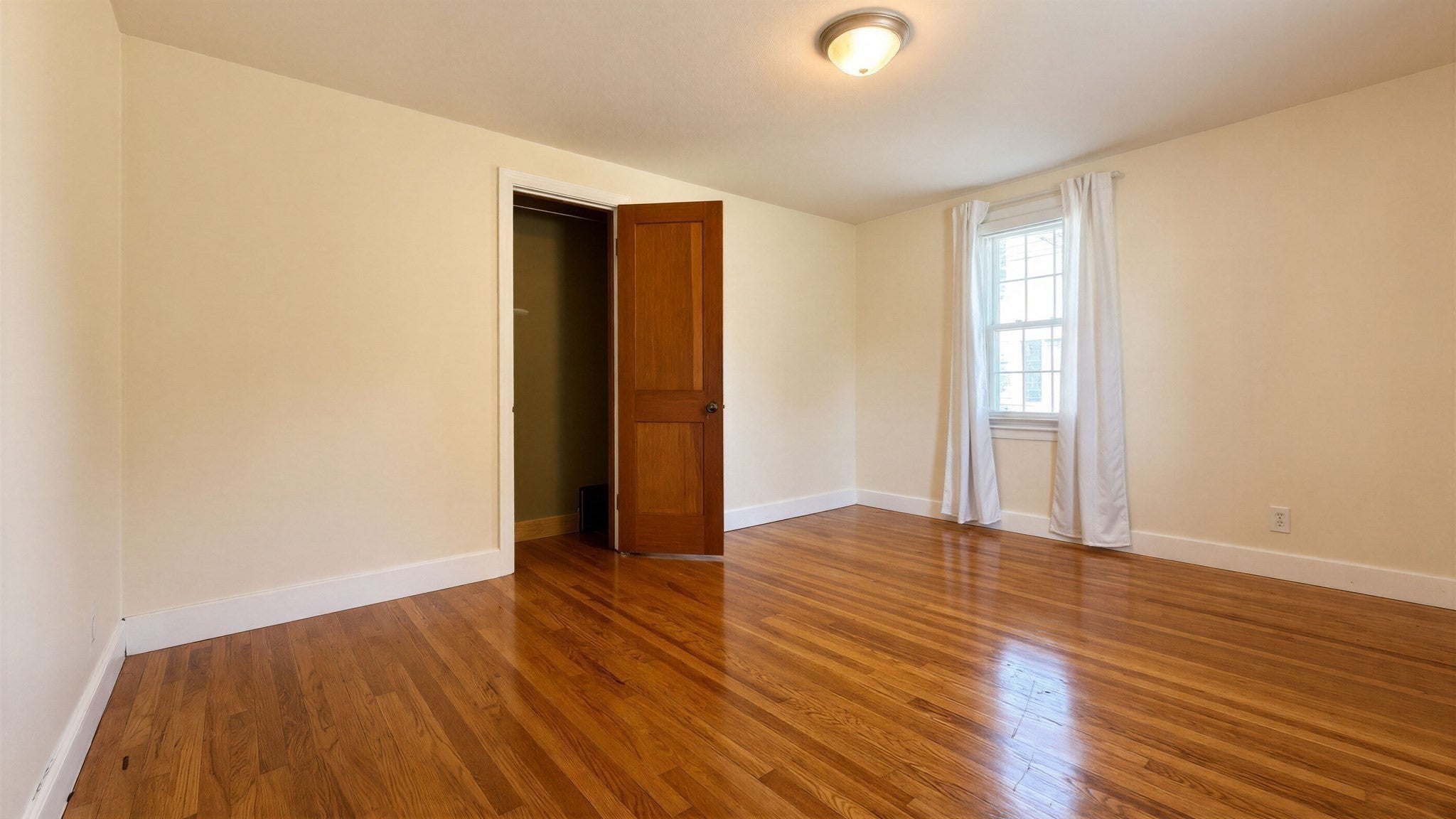 211 Holyoke St, Ludlow, MA Photo #11