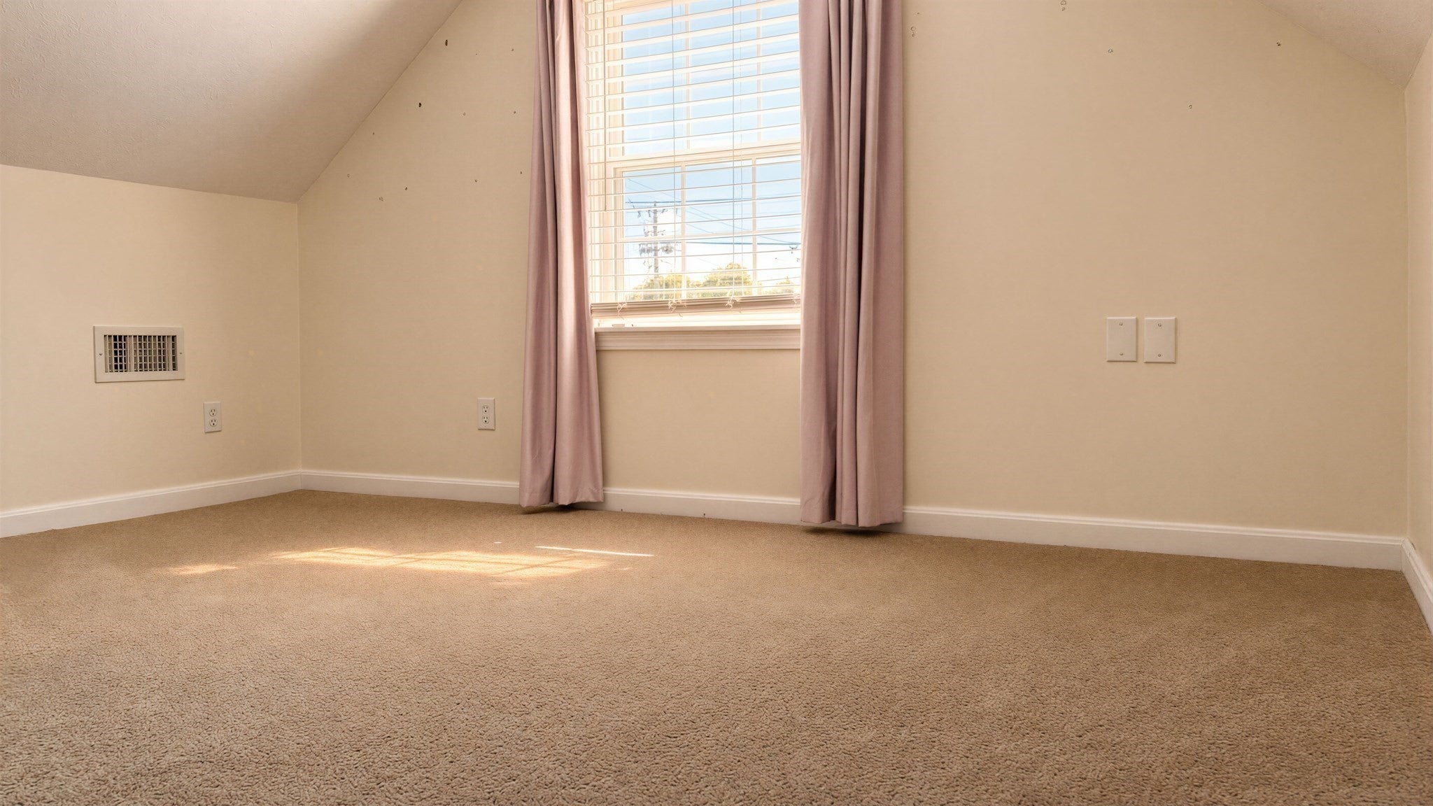 211 Holyoke St, Ludlow, MA Photo #20