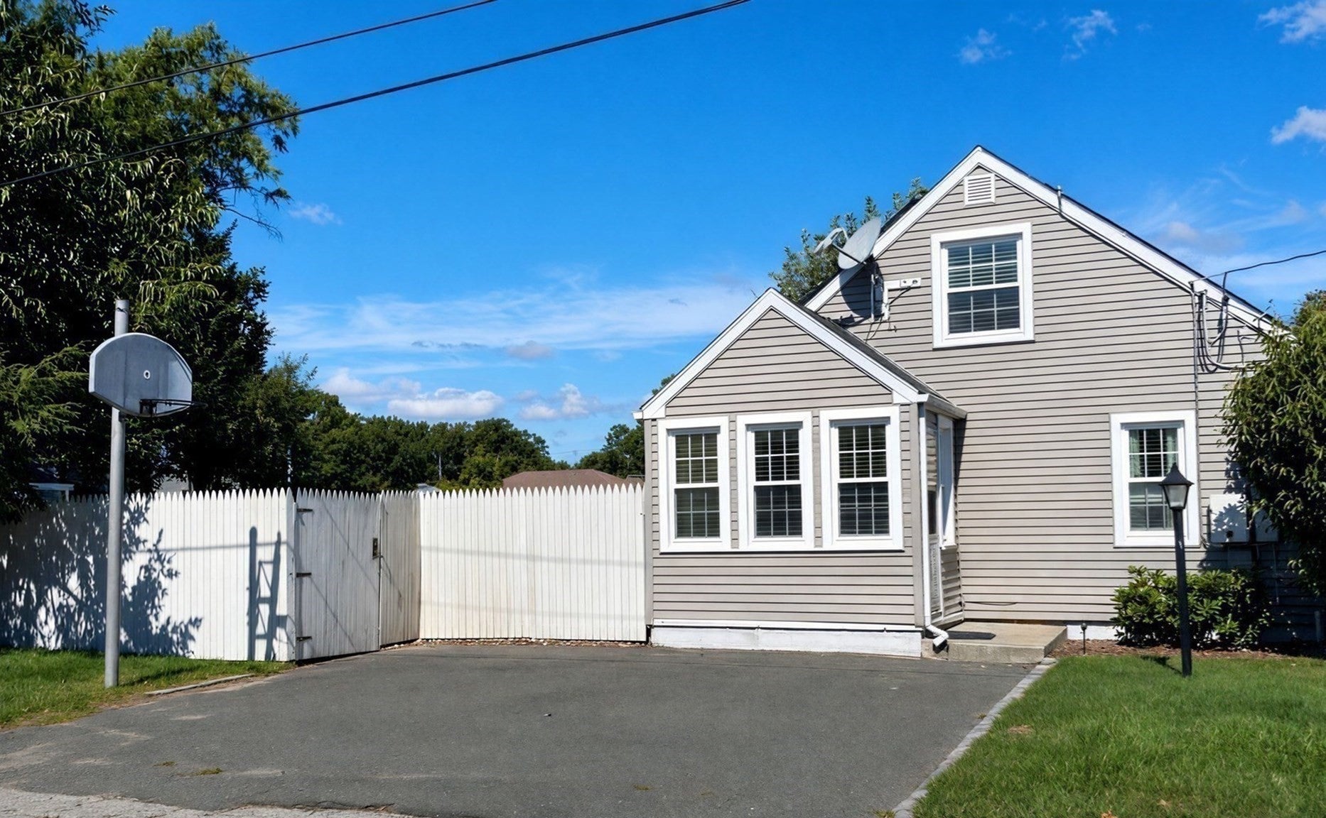 211 Holyoke St, Ludlow, MA Photo #41
