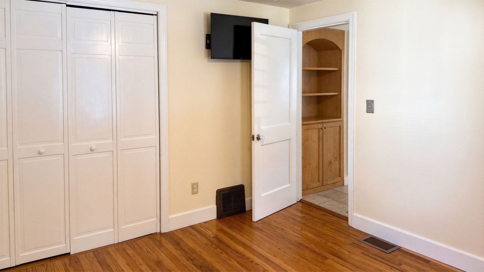 211 Holyoke St, Ludlow, MA Photo #13