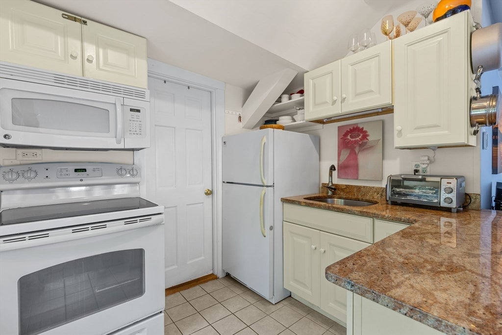 15 Cottage St #8, Provincetown, MA Photo #8