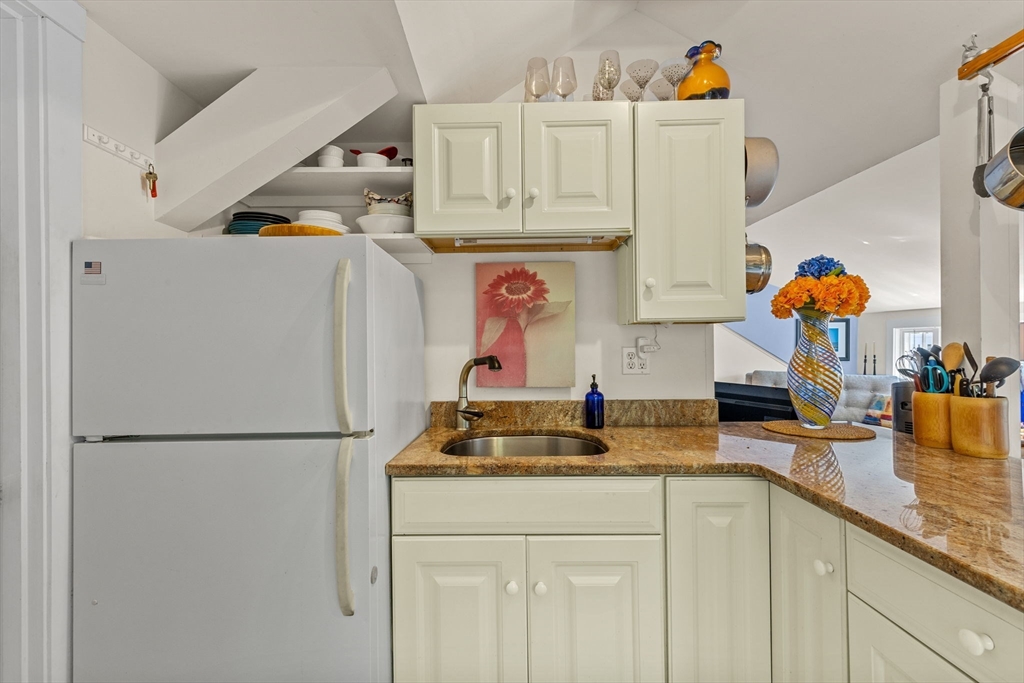 15 Cottage St #8, Provincetown, MA Photo #10
