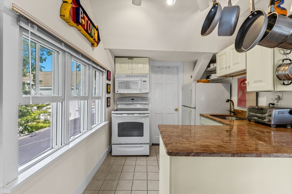 15 Cottage St #8, Provincetown, MA Photo #7