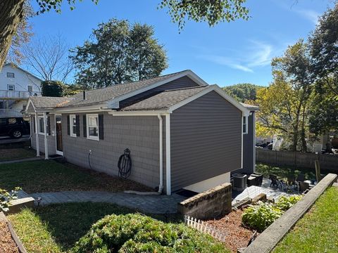 27 Fellsmere Ave Stoneham MA 02180