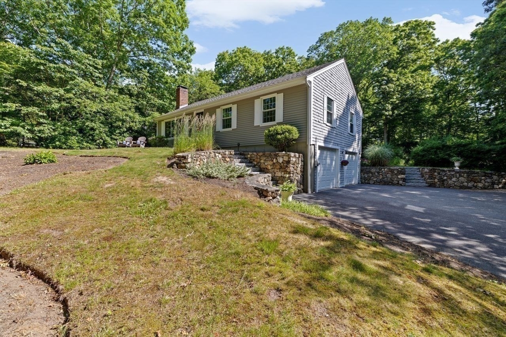 15 Surrey Ln