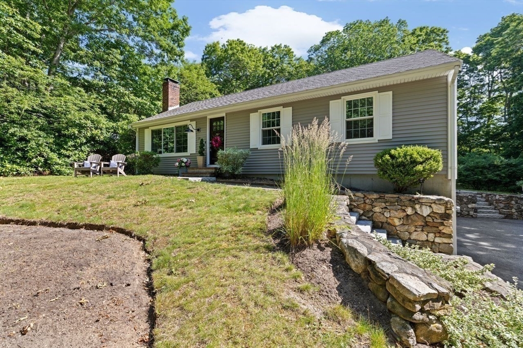 15 Surrey Ln