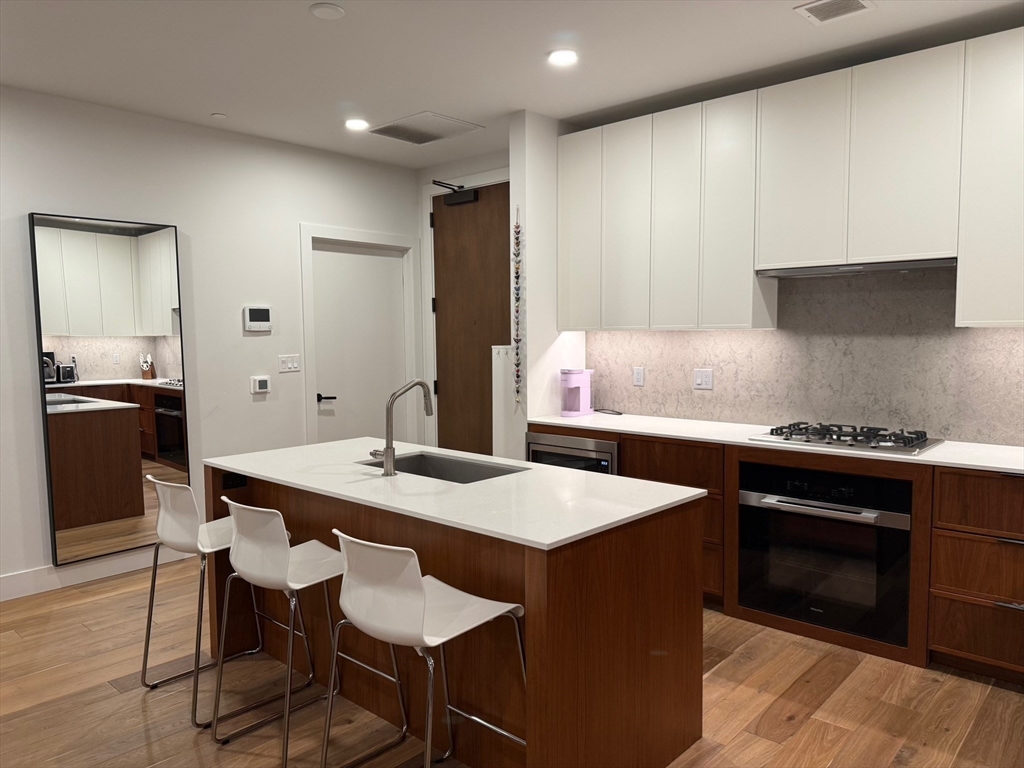 566 Columbus Ave 404