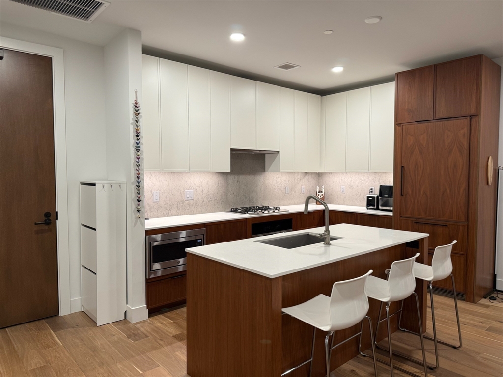 566 Columbus Ave 404