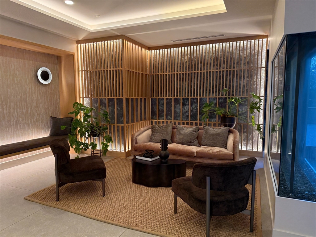 566 Columbus Ave 404