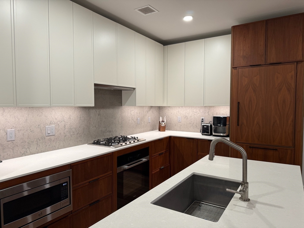 566 Columbus Ave 404