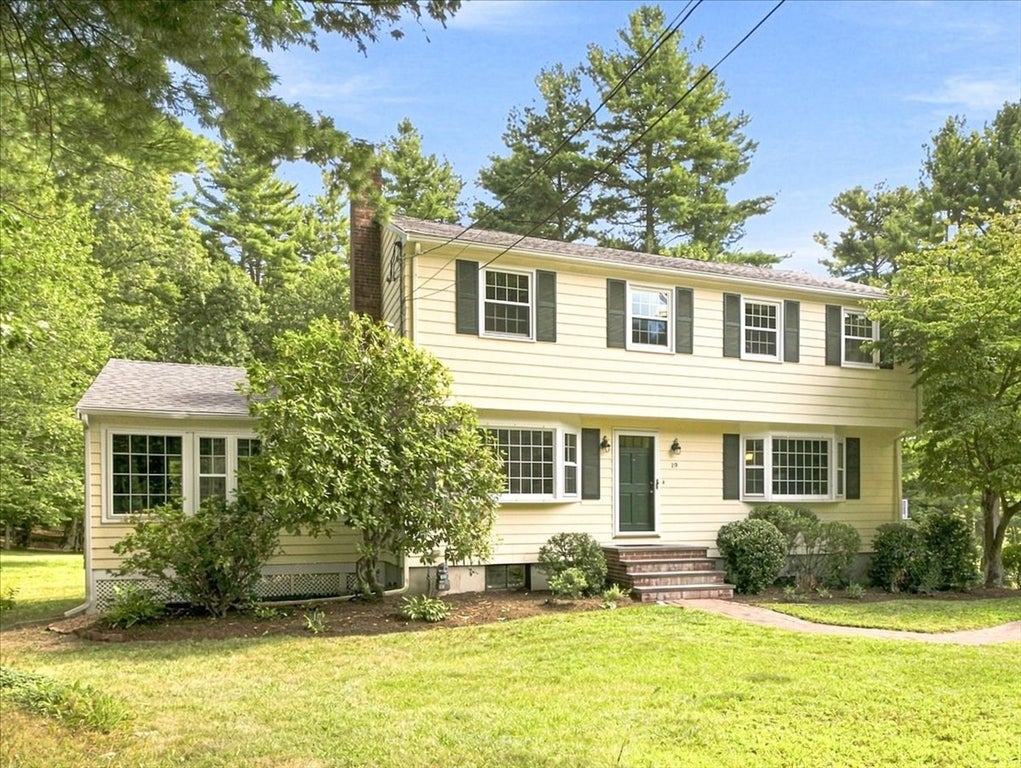 19 Snyder Rd, Medfield, MA Photo #2