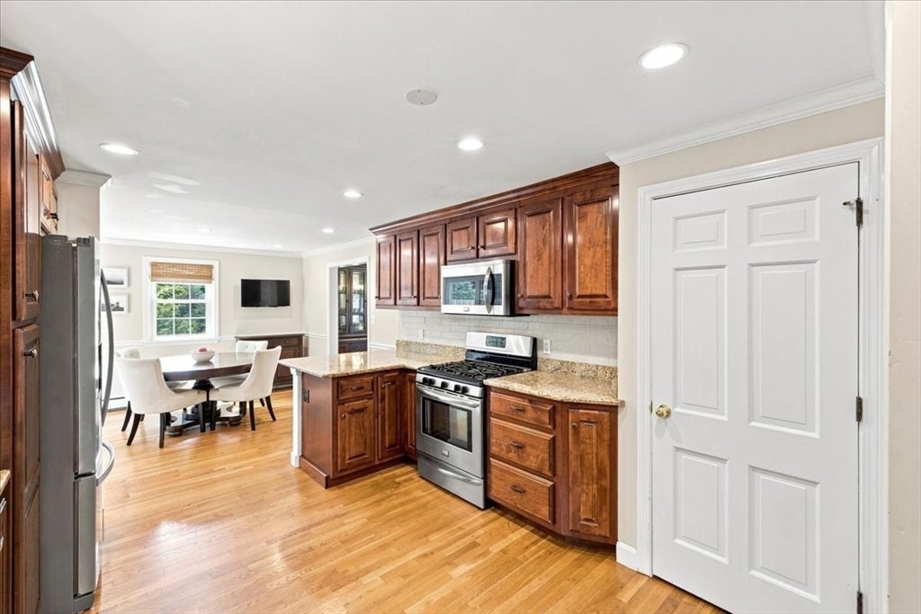 19 Snyder Rd, Medfield, MA Photo #9
