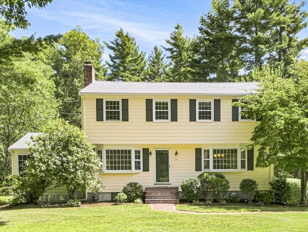 Photo of 19 Snyder Rd, Medfield, MA