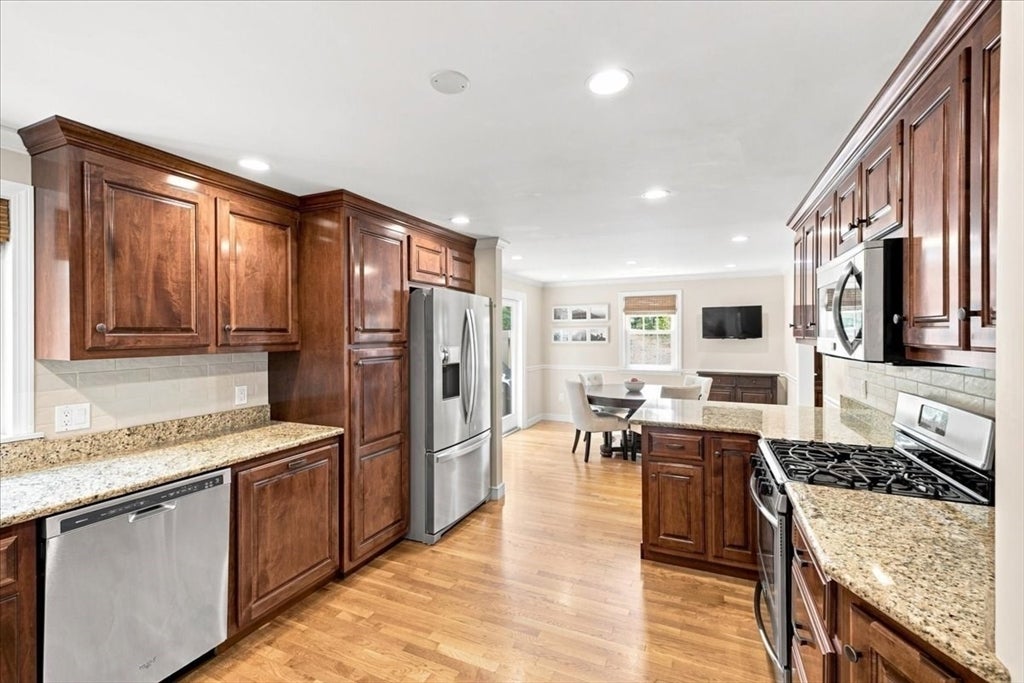 19 Snyder Rd, Medfield, MA Photo #8