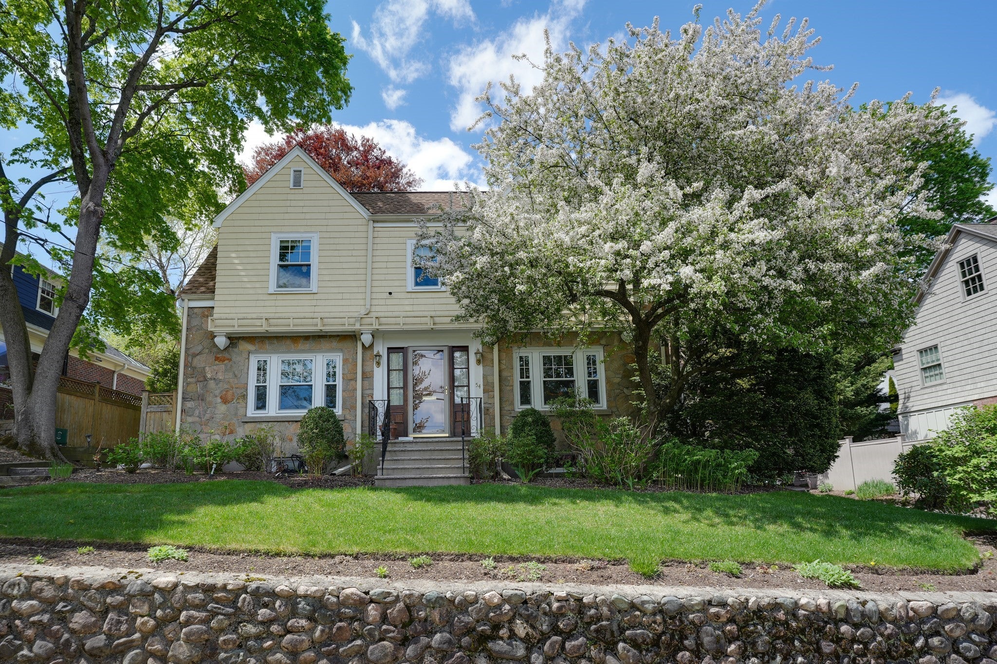 Photo of 54 Elizabeth Rd, Belmont, MA
