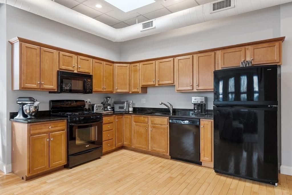 24 Washington St 402