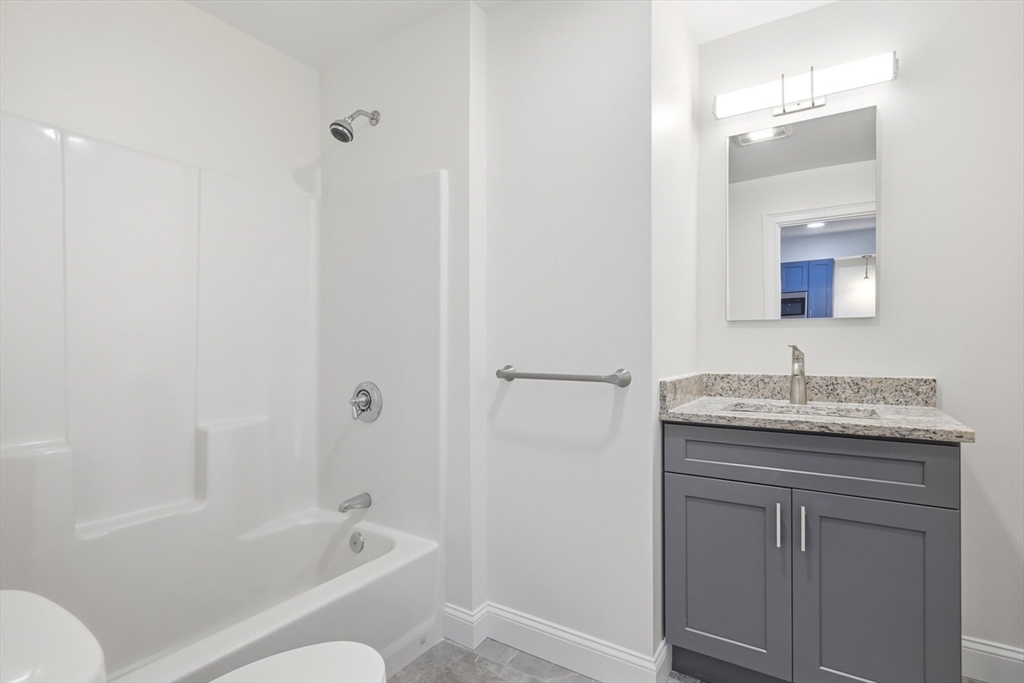 10 Franklin Ave., 106