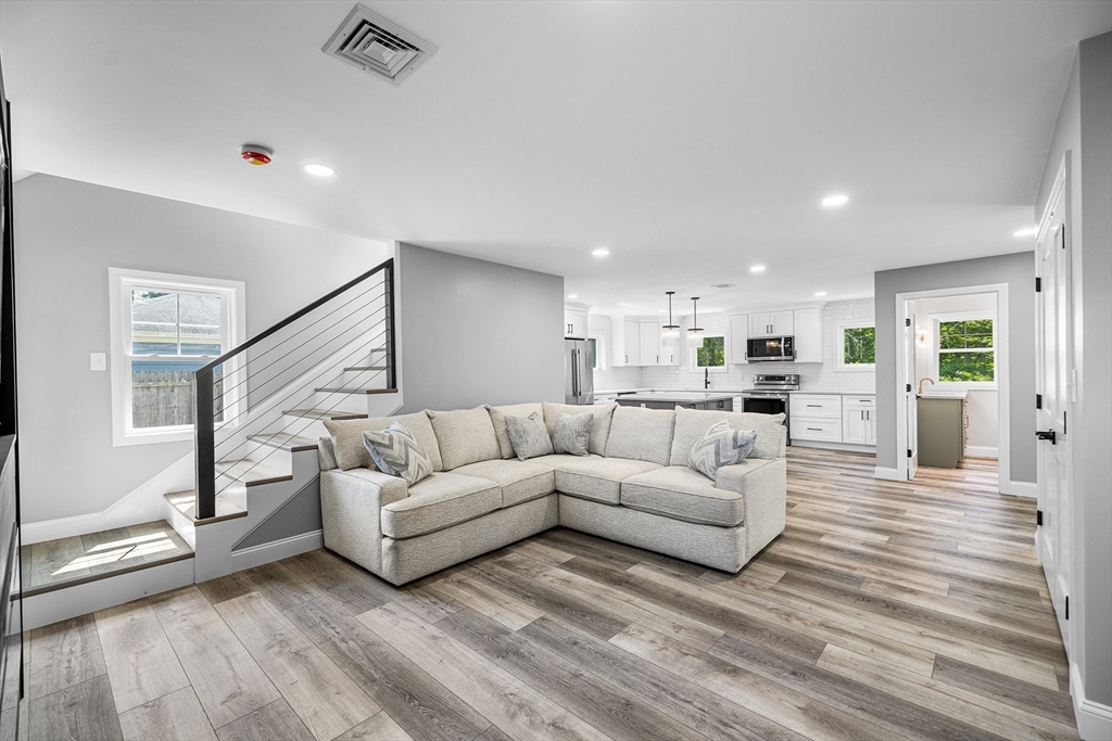312 Pleasant St
