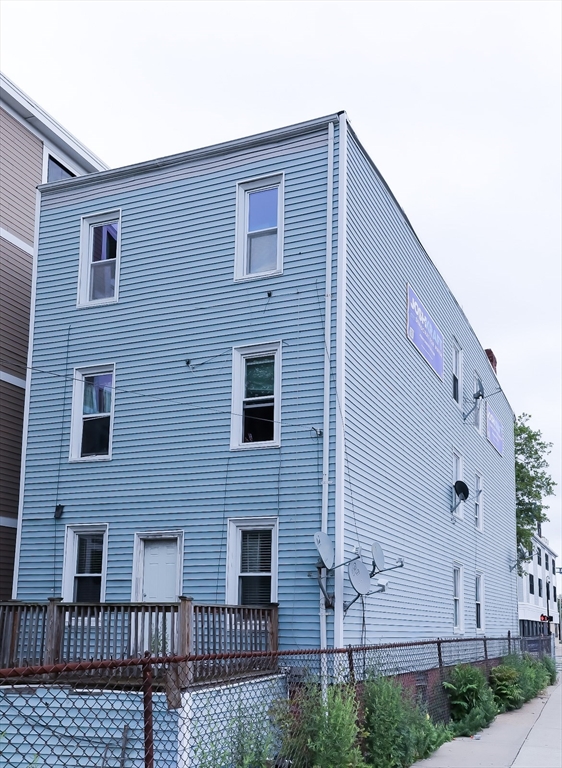 132 Chelsea St