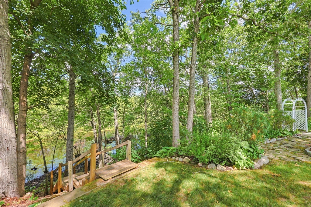 33 Crossman Ave