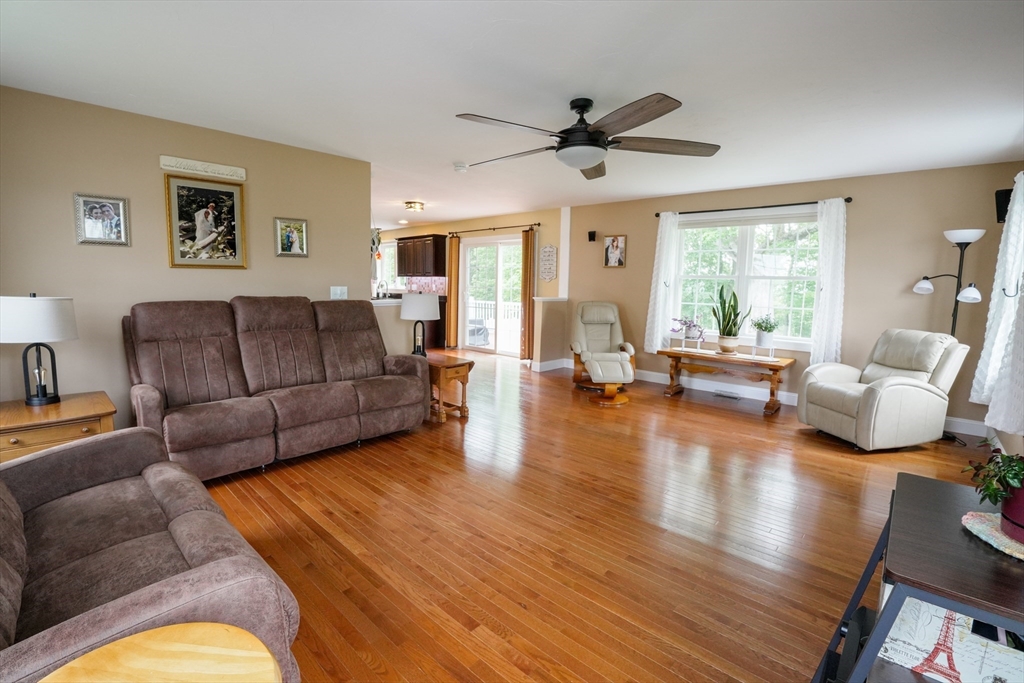 Shirley, Massachusetts 01464, United States, 3 Bedrooms Bedrooms, ,3 BathroomsBathrooms,Residential,Active,143185