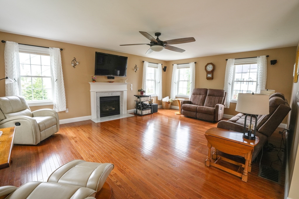 Shirley, Massachusetts 01464, United States, 3 Bedrooms Bedrooms, ,3 BathroomsBathrooms,Residential,Active,143185