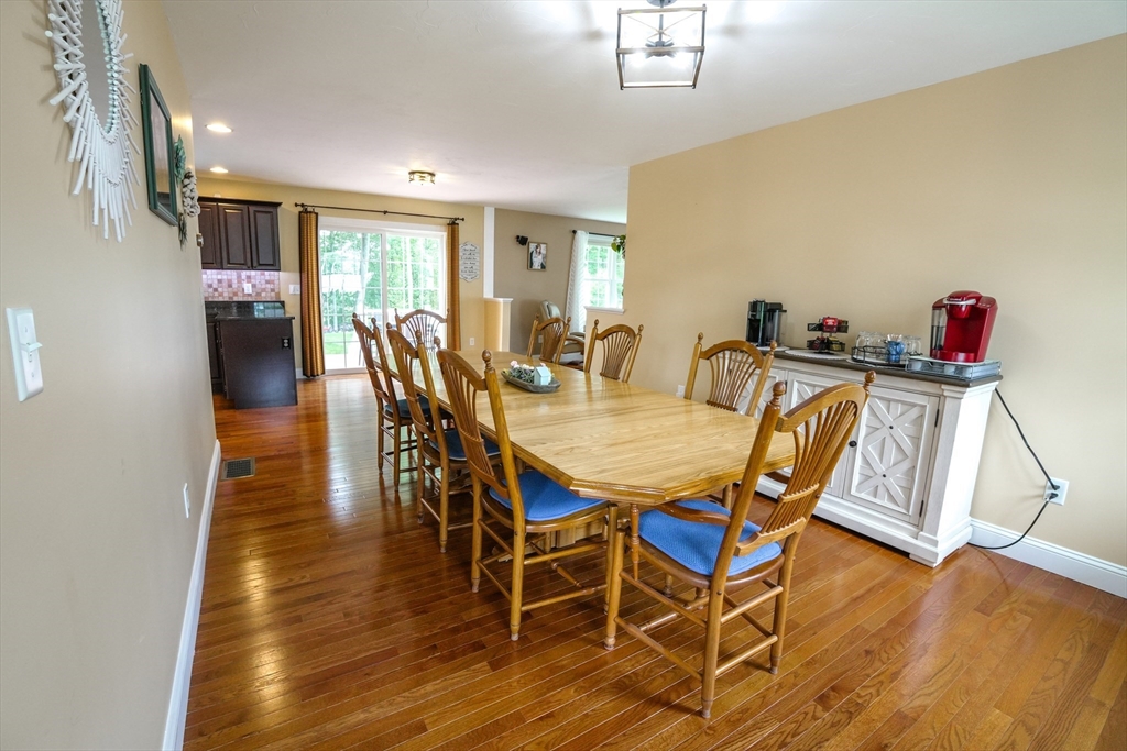 Shirley, Massachusetts 01464, United States, 3 Bedrooms Bedrooms, ,3 BathroomsBathrooms,Residential,Active,143185