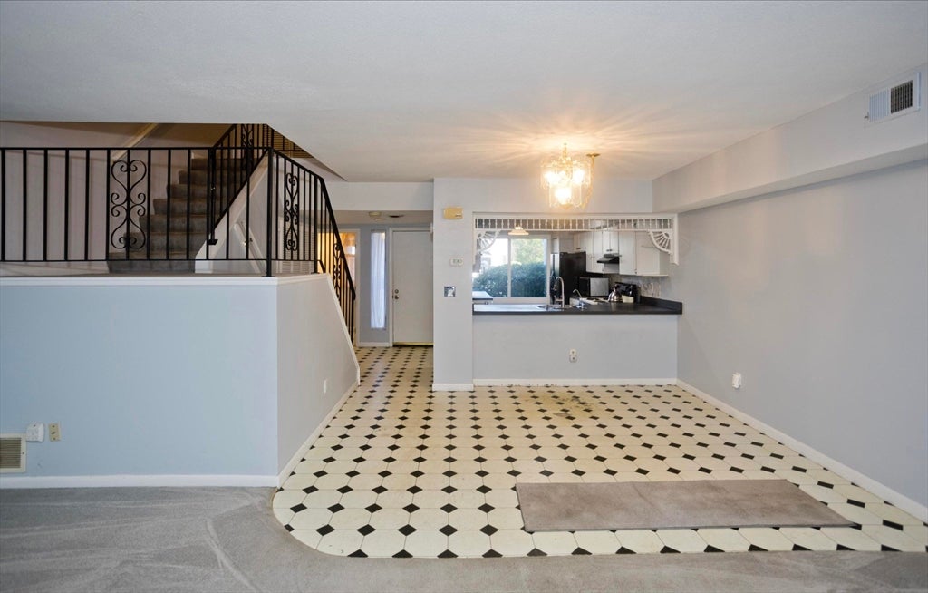 409 Nassau Dr #409, Springfield, MA Photo #20