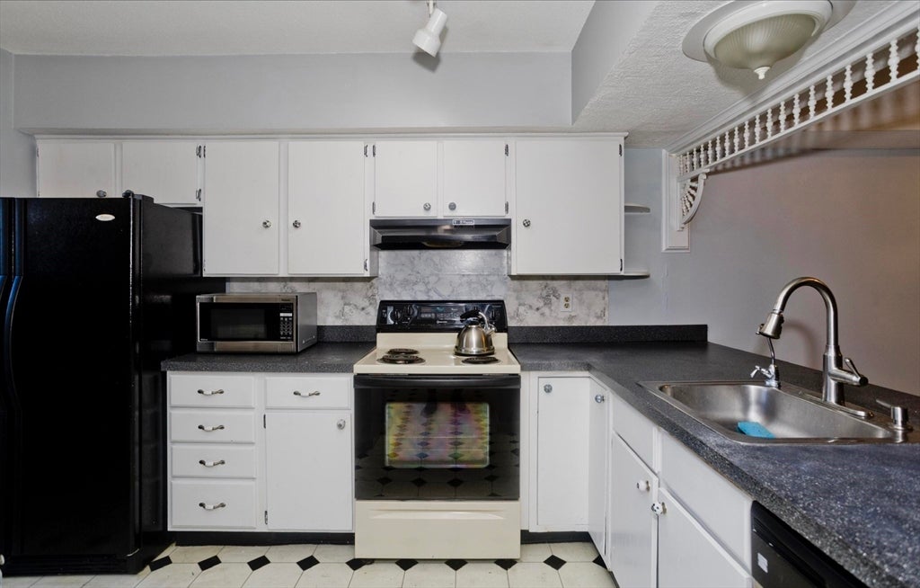 409 Nassau Dr #409, Springfield, MA Photo #15