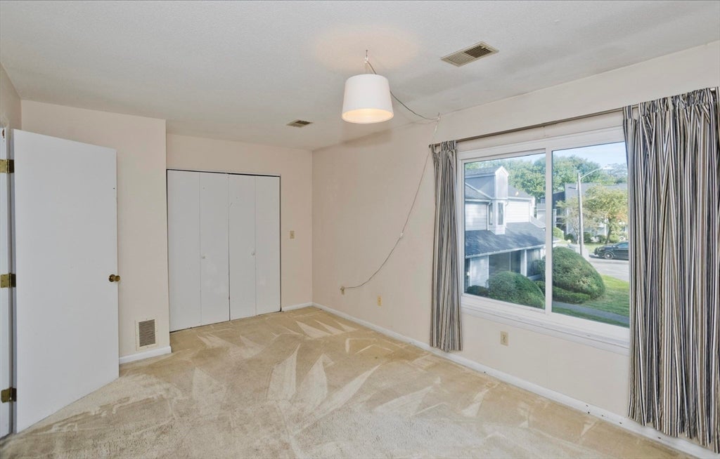 409 Nassau Dr #409, Springfield, MA Photo #37