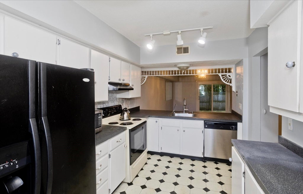 409 Nassau Dr #409, Springfield, MA Photo #13