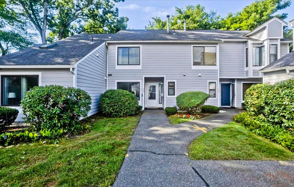 Photo of 409 Nassau Dr, Springfield, MA
