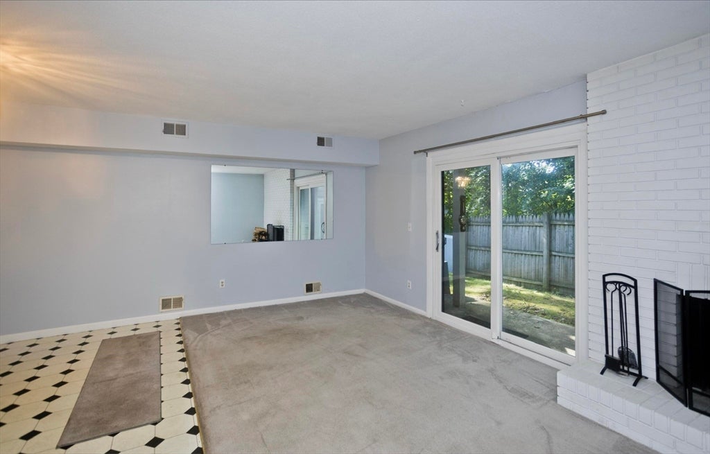 409 Nassau Dr #409, Springfield, MA Photo #18