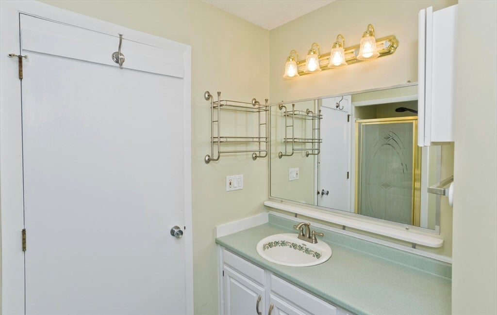 409 Nassau Dr #409, Springfield, MA Photo #32