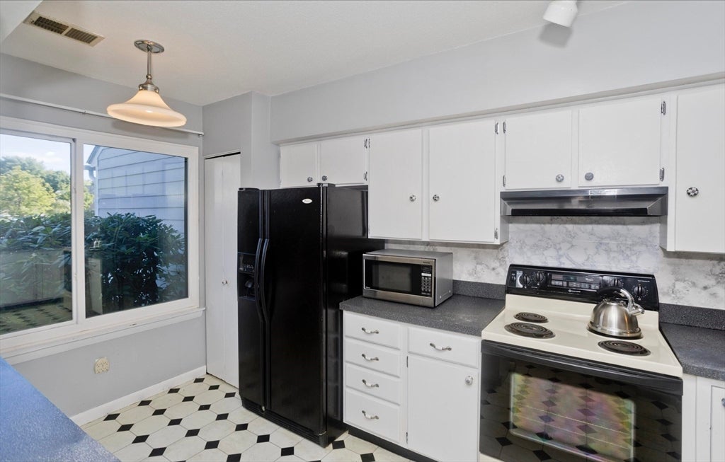 409 Nassau Dr #409, Springfield, MA Photo #14
