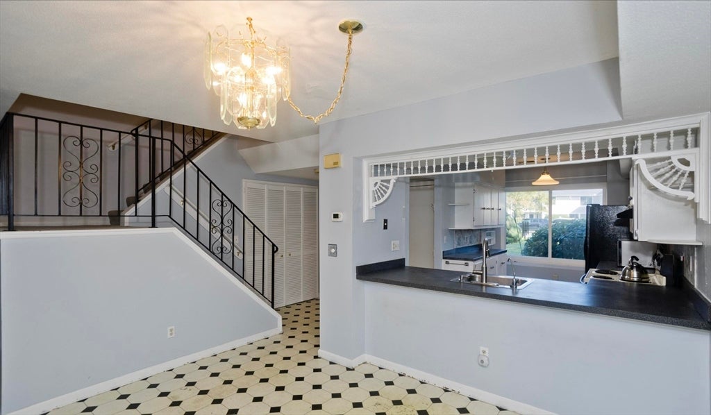 409 Nassau Dr #409, Springfield, MA Photo #16