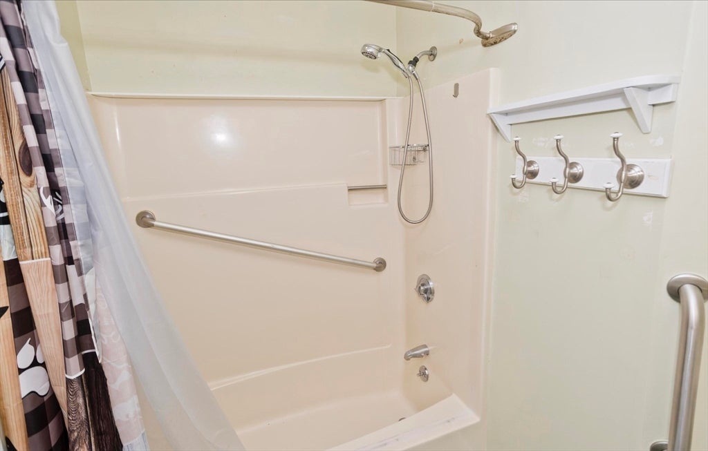 409 Nassau Dr #409, Springfield, MA Photo #24