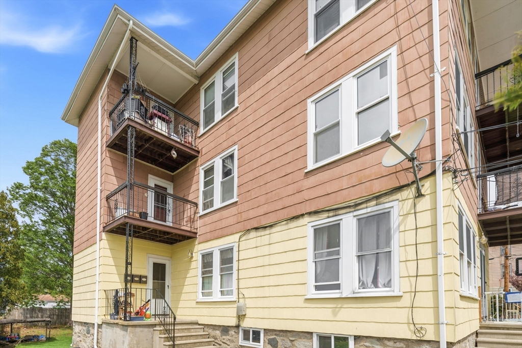612 Rathbun St, Blackstone, MA Photo #2