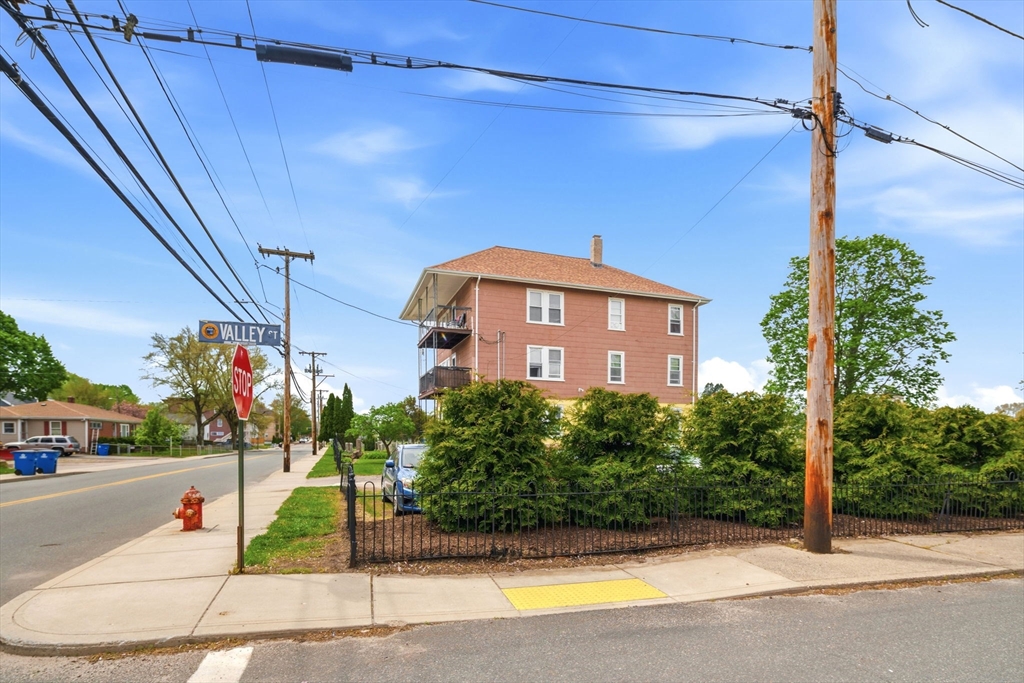 612 Rathbun St, Blackstone, MA Photo #8