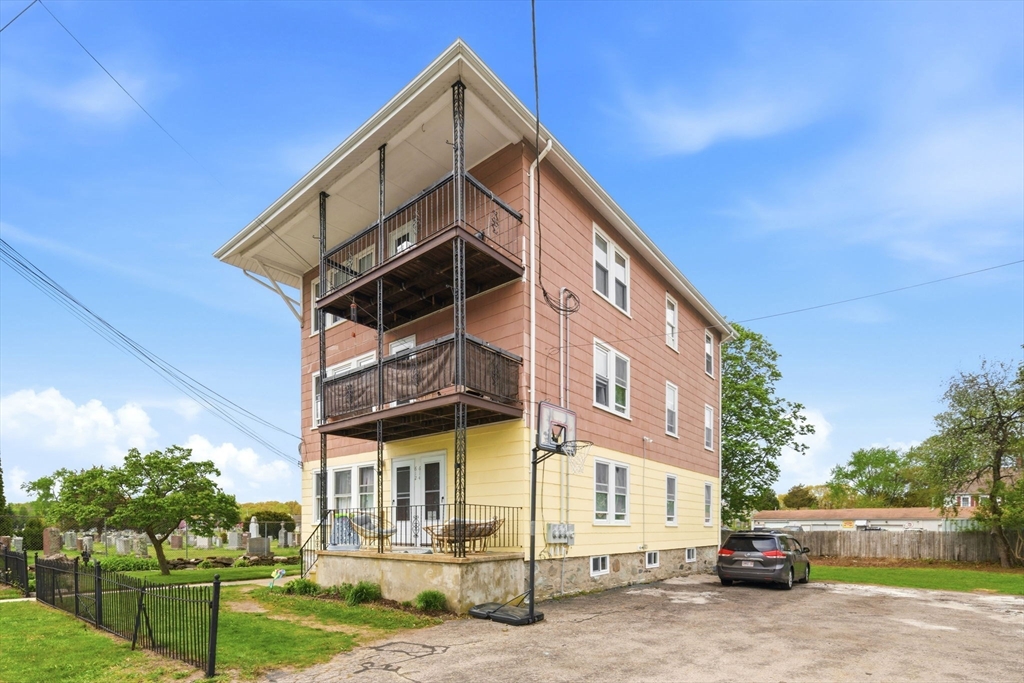 612 Rathbun St, Blackstone, MA Photo #1