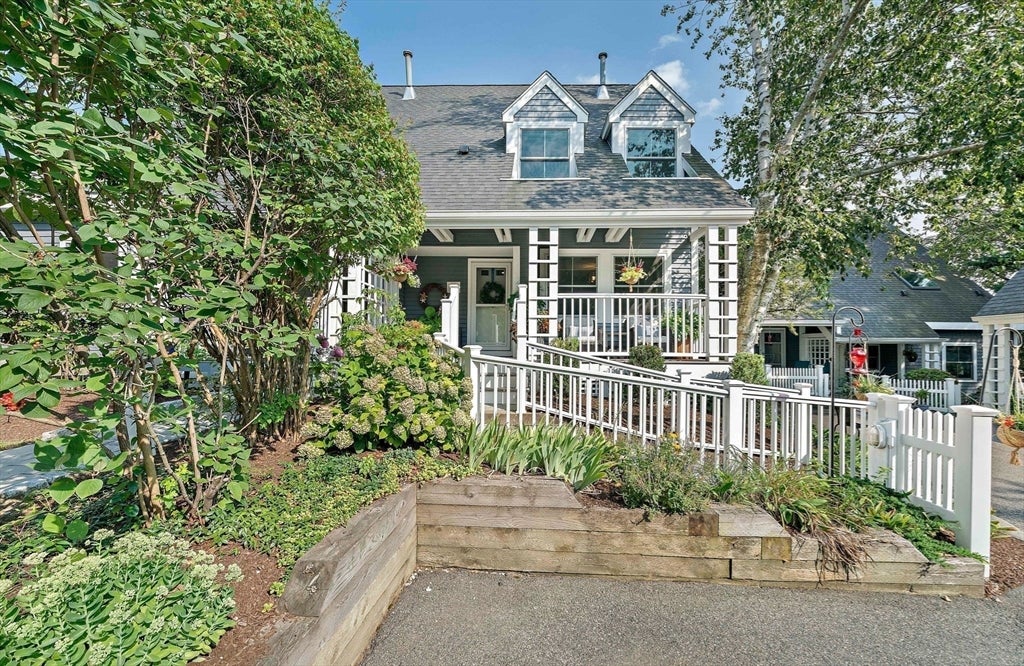Photo of 2 Rivers Edge Rd, Hull, MA