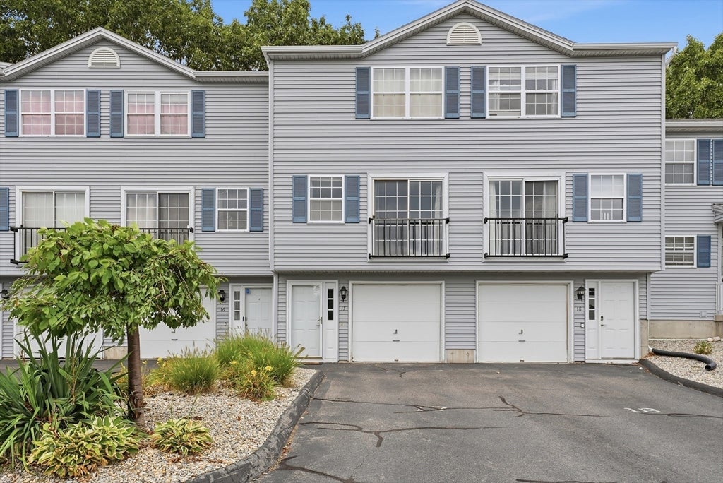 Photo of 17 Waters Edge, Ludlow, MA